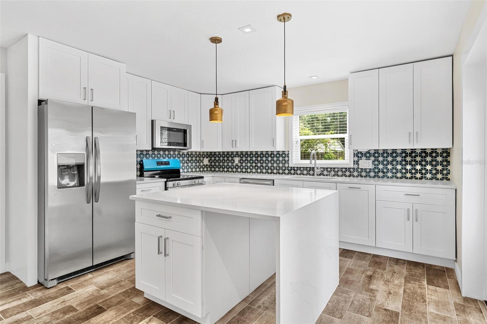 Image 9 of 31 For 2842 16th Avenue N