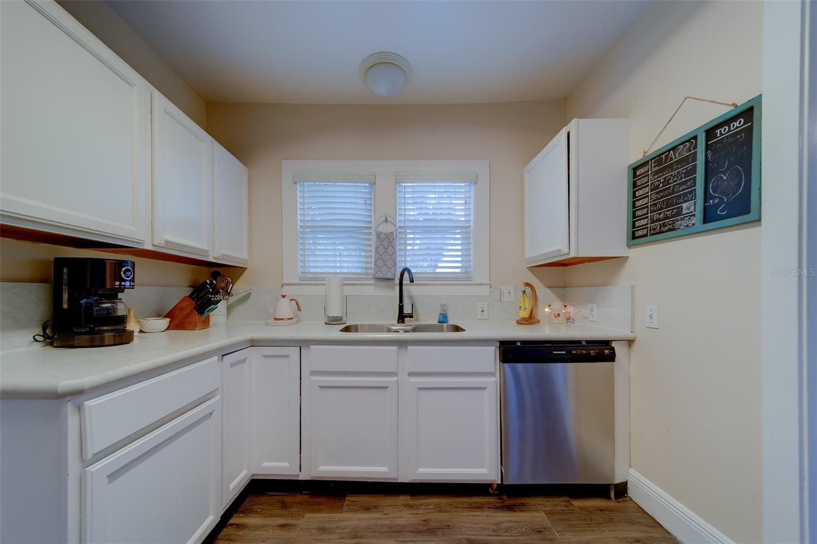 Image 10 of 68 For 107 7th Avenue Se