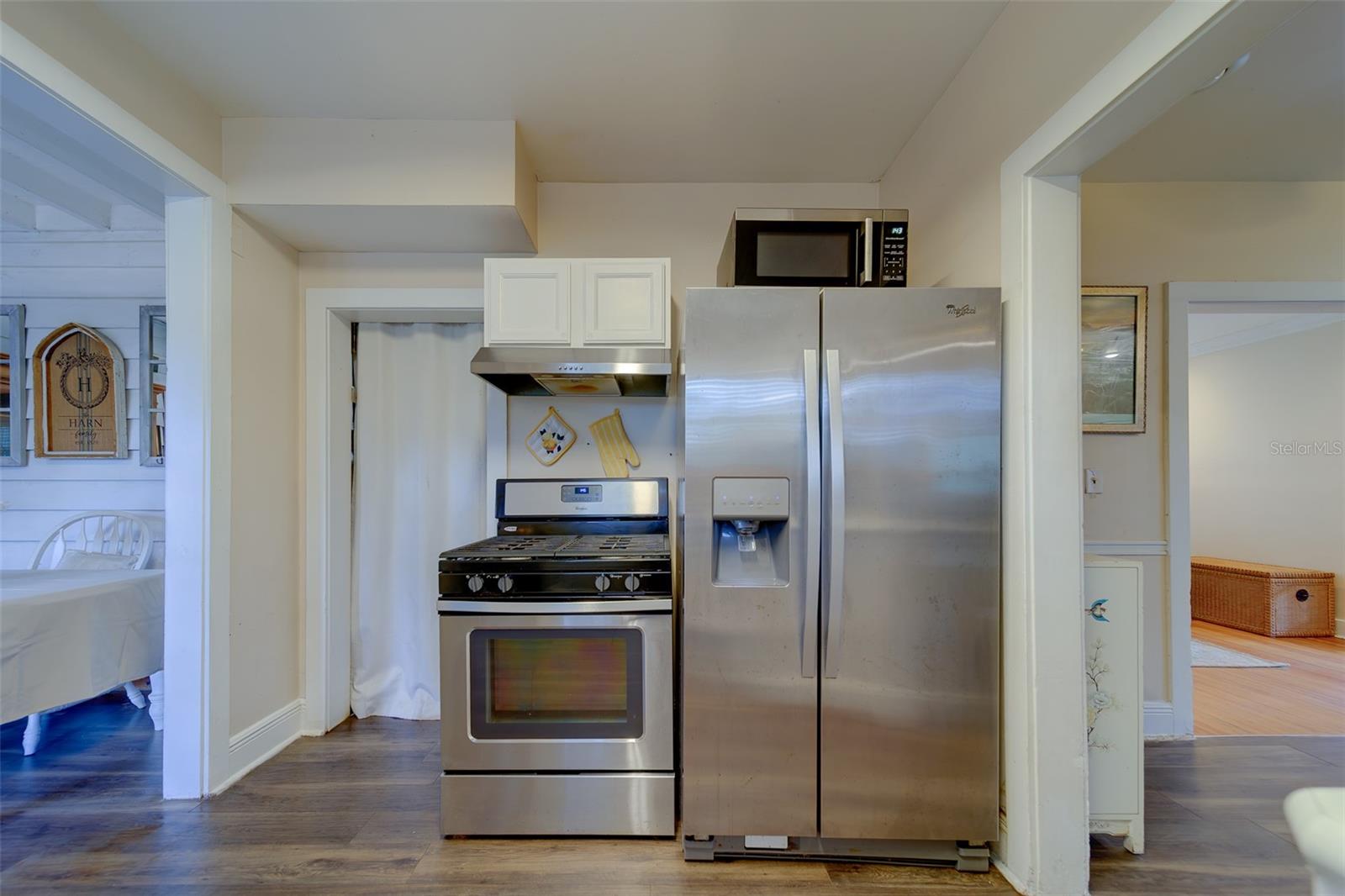 Image 11 of 68 For 107 7th Avenue Se