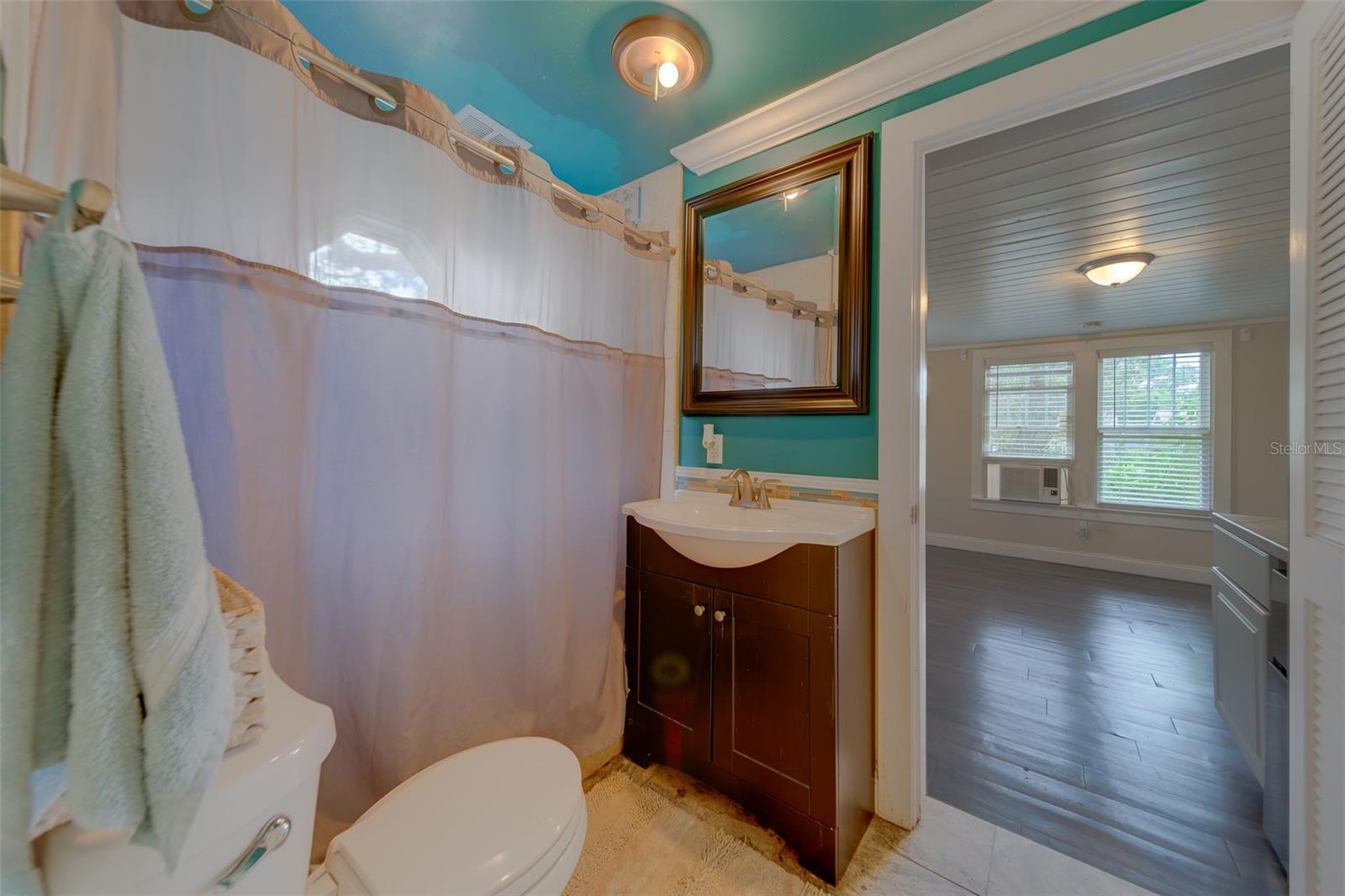 Image 21 of 68 For 107 7th Avenue Se