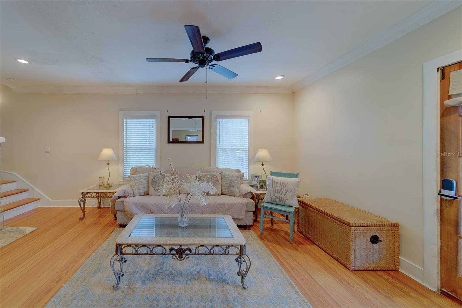 Image 3 of 68 For 107 7th Avenue Se