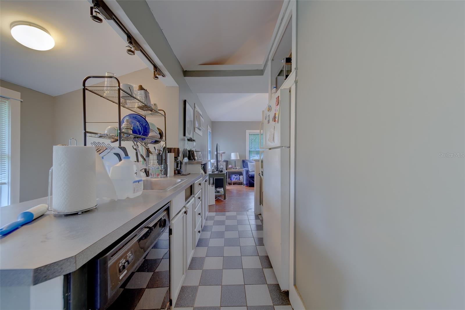 Image 33 of 68 For 107 7th Avenue Se