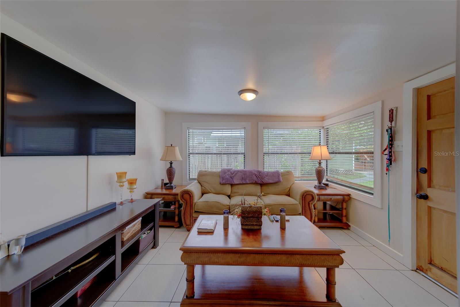 Image 37 of 68 For 107 7th Avenue Se