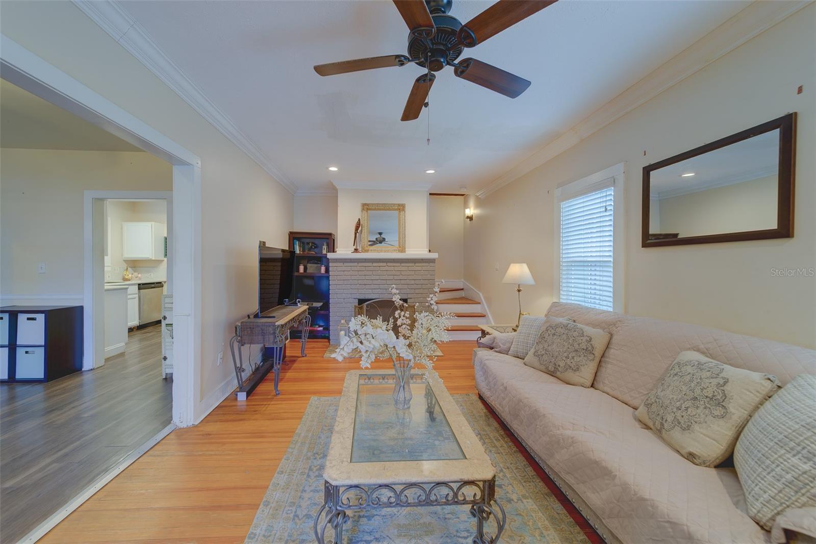 Image 5 of 68 For 107 7th Avenue Se