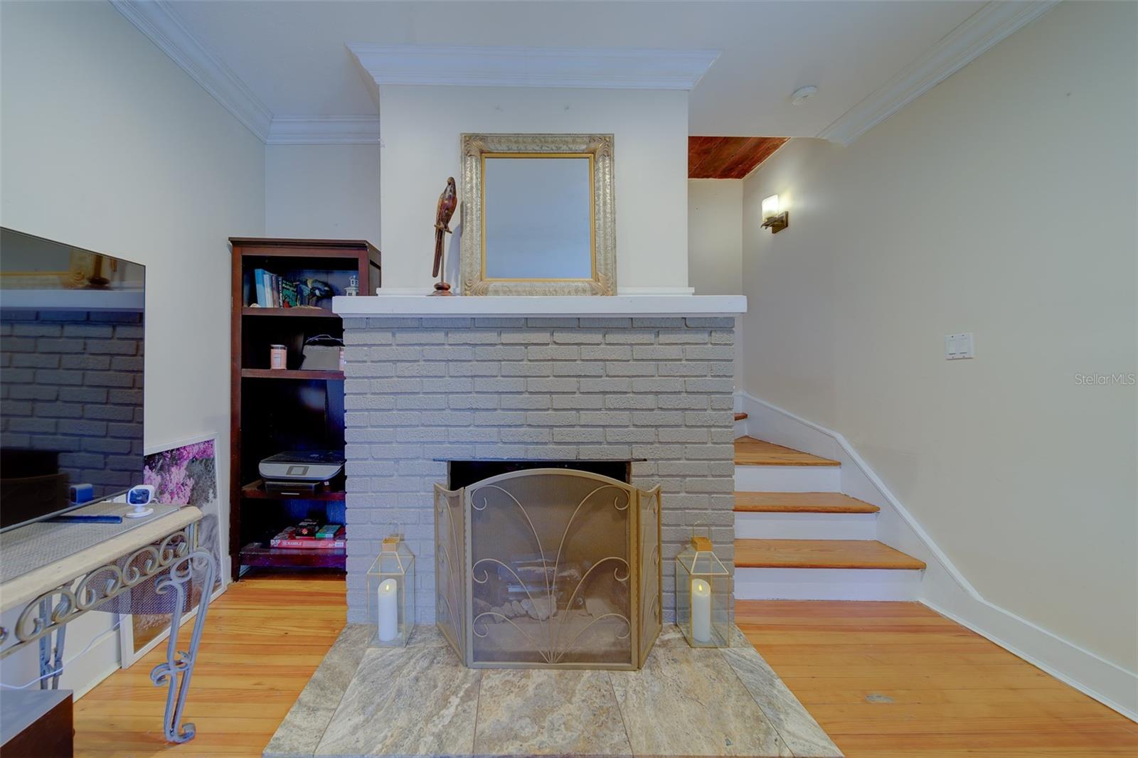 Image 6 of 68 For 107 7th Avenue Se