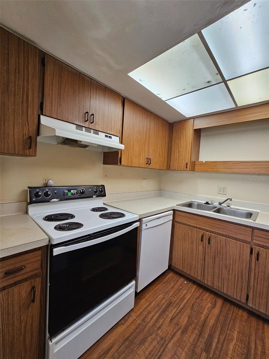 Image 7 of 22 For 7602 Powhatan Avenue 2