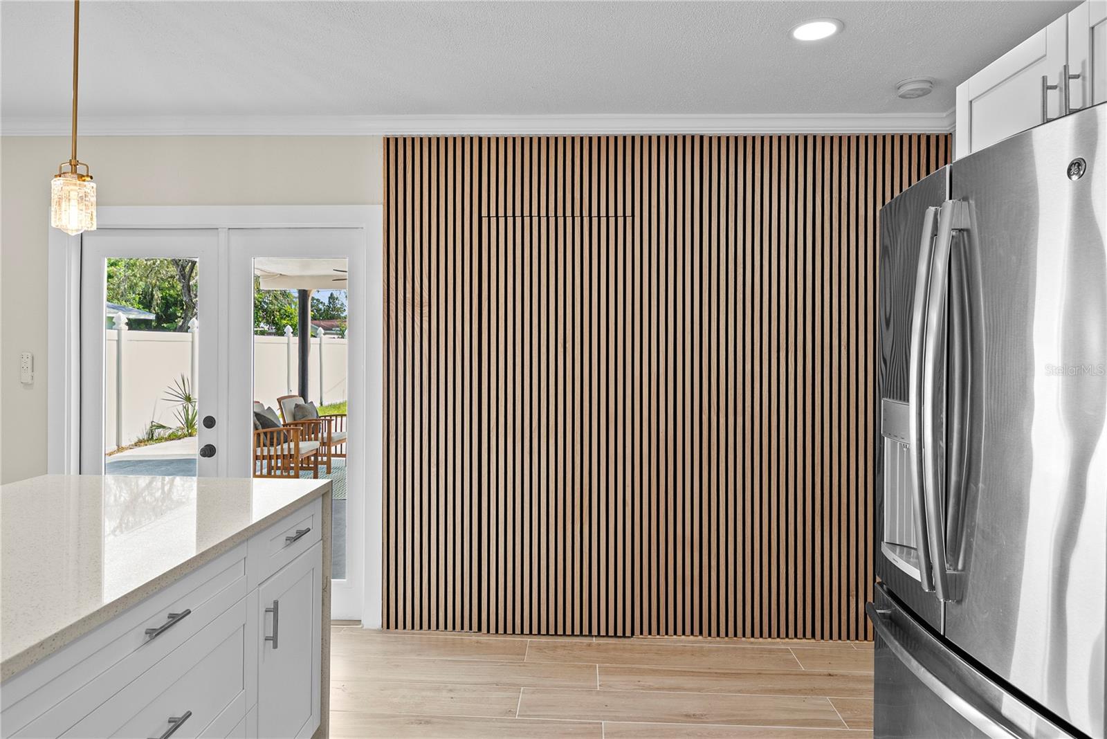 Image 11 of 37 For 734 Lynndale Street N