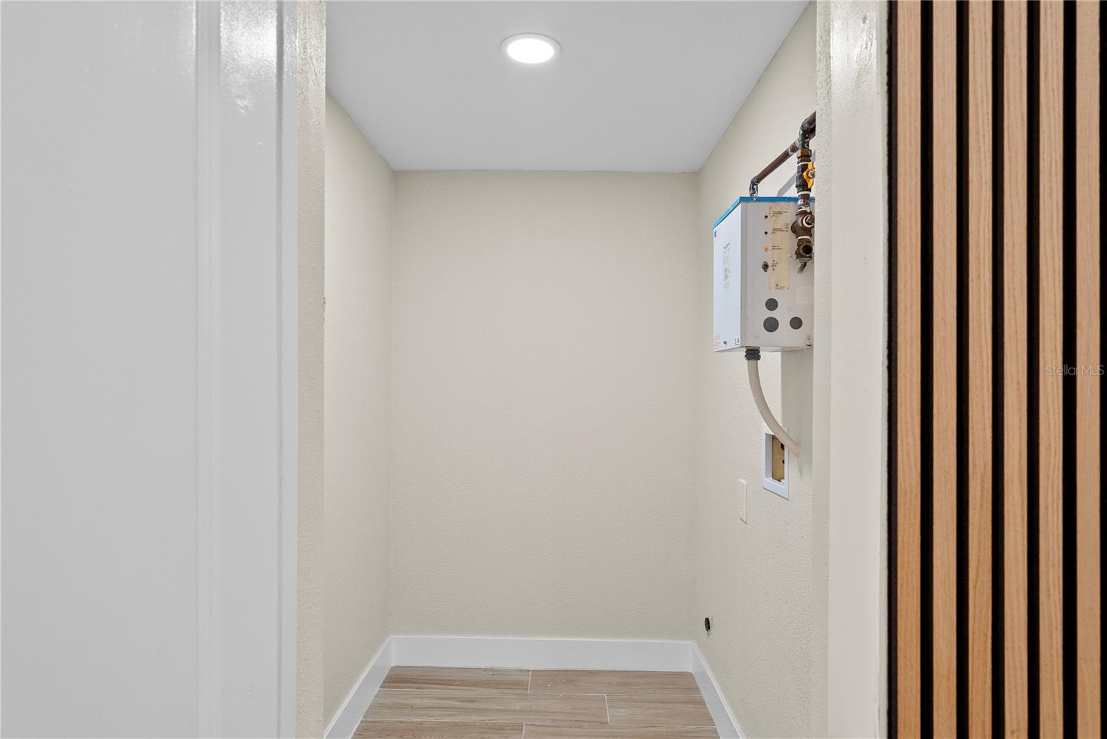 Image 12 of 37 For 734 Lynndale Street N