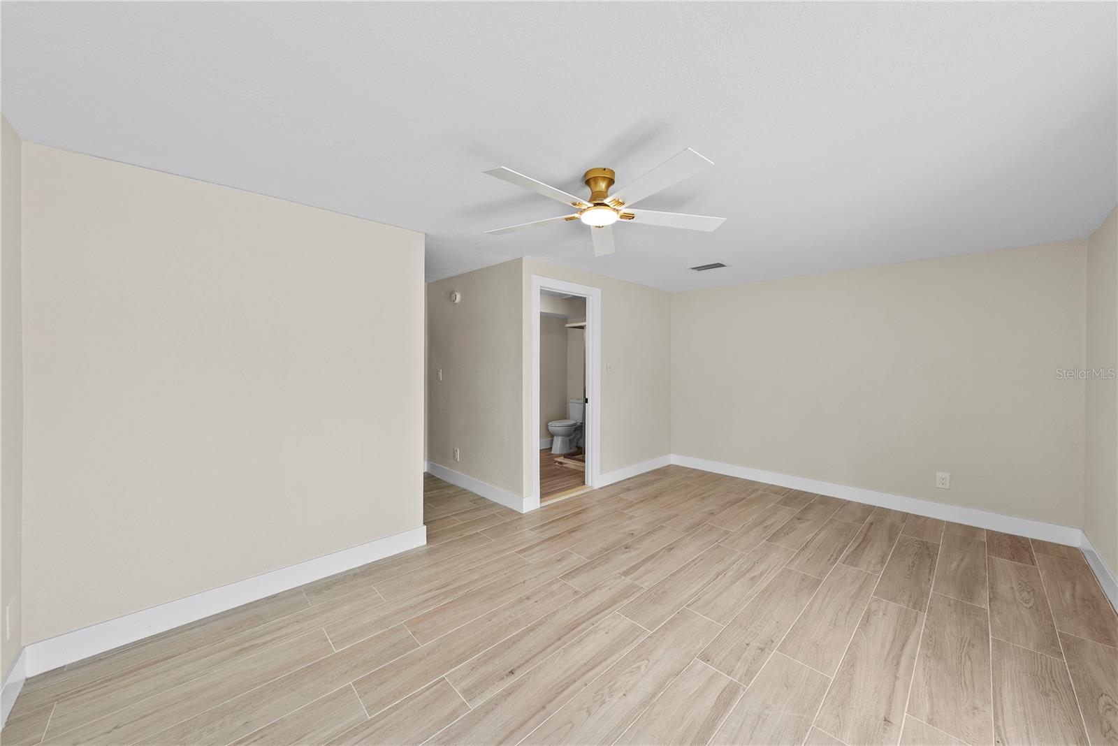 Image 16 of 37 For 734 Lynndale Street N