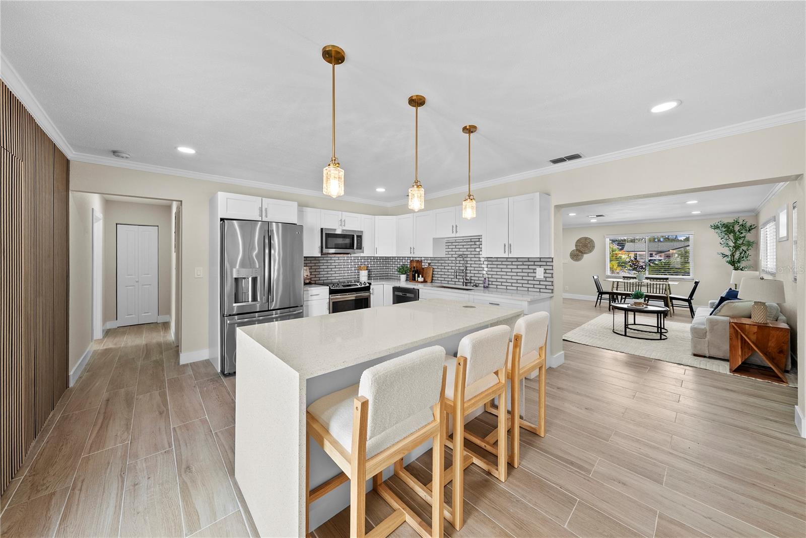 Image 2 of 37 For 734 Lynndale Street N