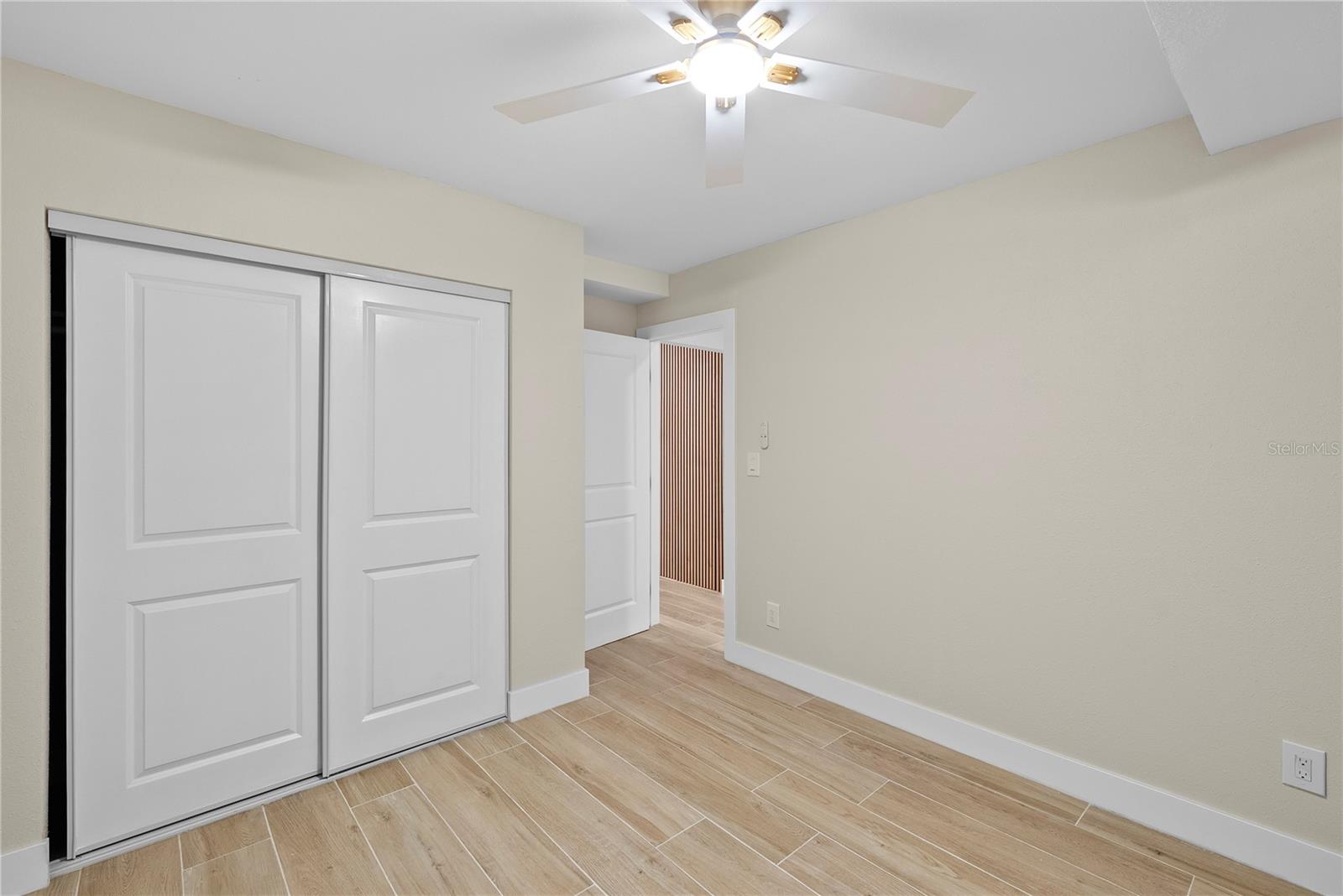 Image 21 of 37 For 734 Lynndale Street N