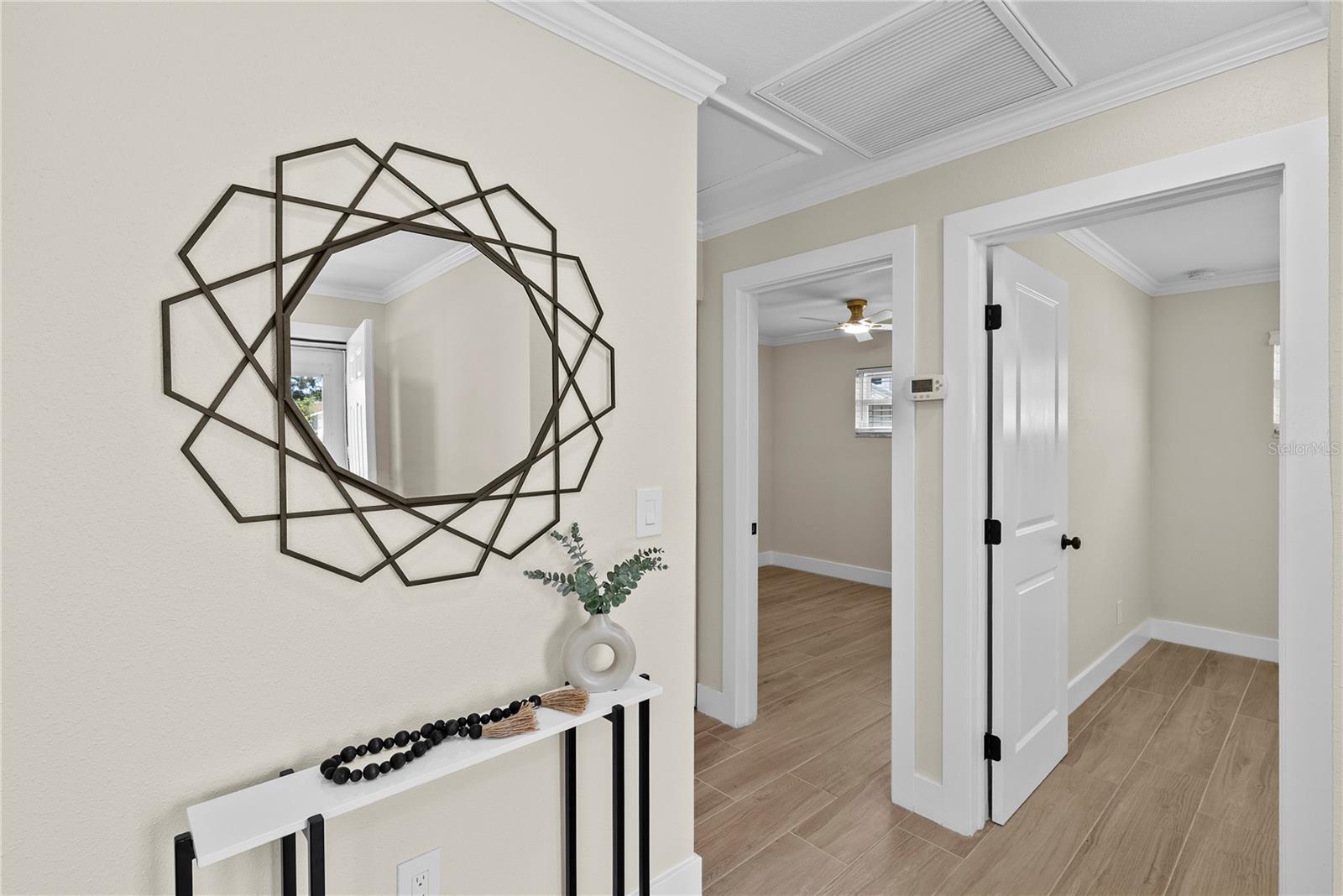 Image 22 of 37 For 734 Lynndale Street N