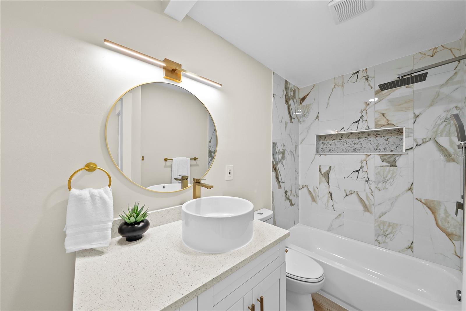 Image 25 of 37 For 734 Lynndale Street N