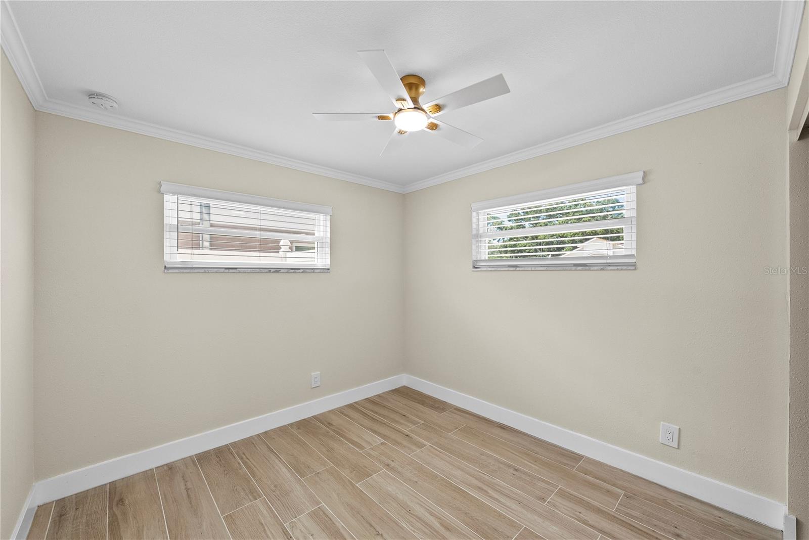 Image 26 of 37 For 734 Lynndale Street N