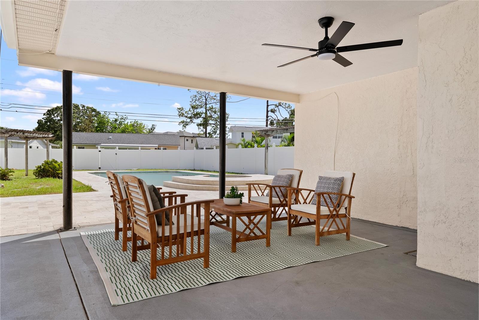 Image 31 of 37 For 734 Lynndale Street N