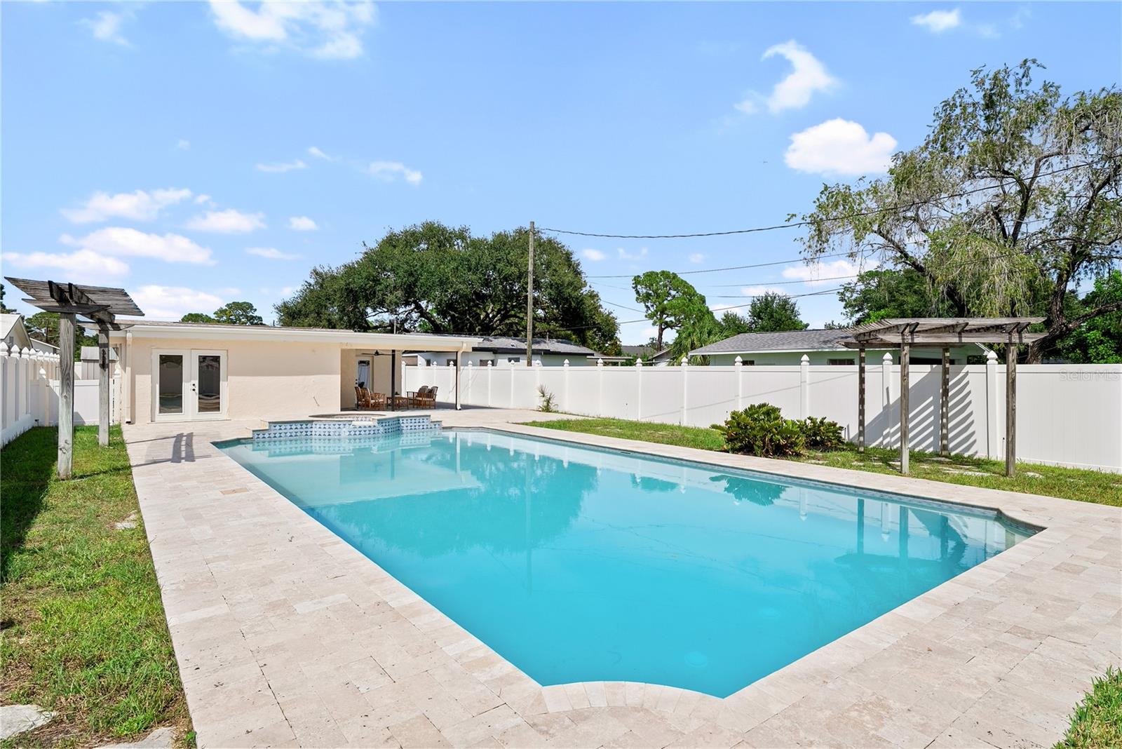 Image 33 of 37 For 734 Lynndale Street N