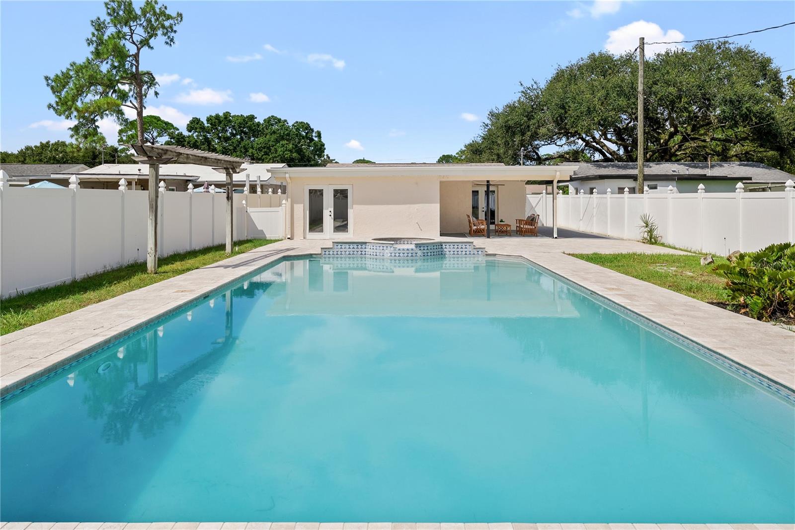 Image 34 of 37 For 734 Lynndale Street N