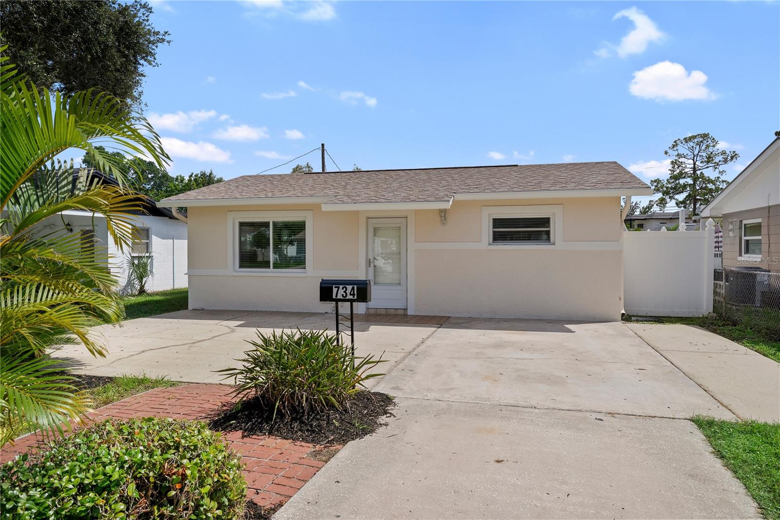 Image 36 of 37 For 734 Lynndale Street N