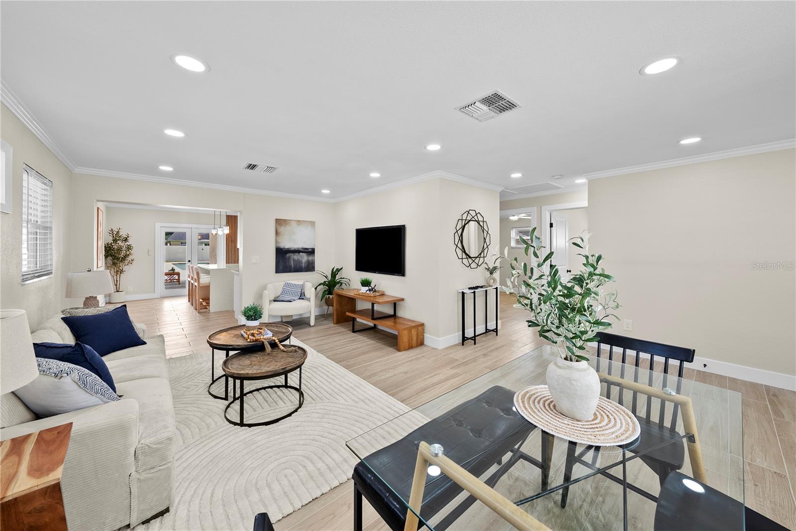 Image 5 of 37 For 734 Lynndale Street N