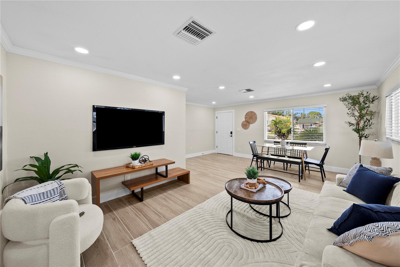 Image 6 of 37 For 734 Lynndale Street N