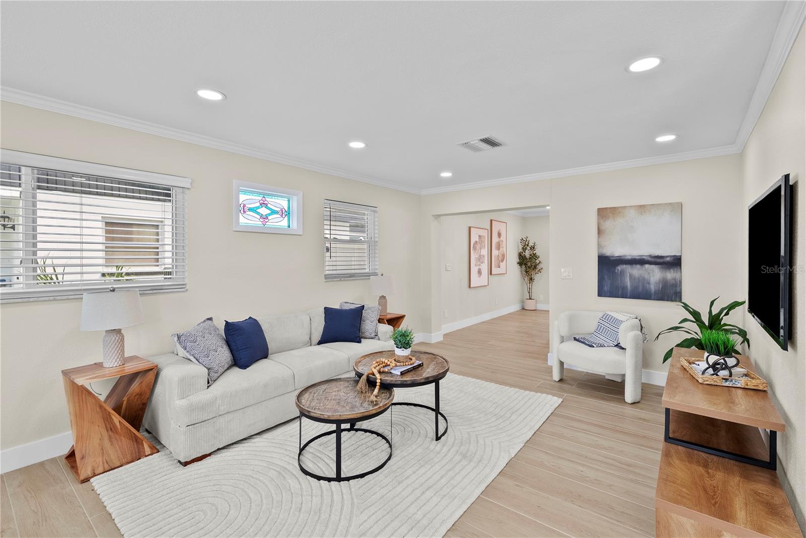 Image 7 of 37 For 734 Lynndale Street N