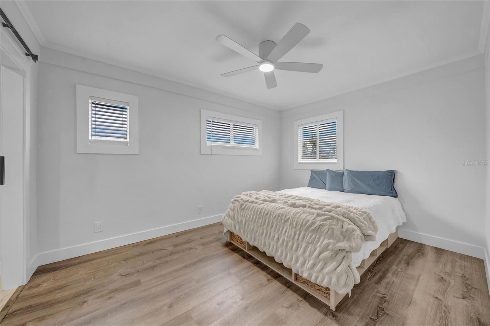 Image 11 of 31 For 5548 Dartmouth Avenue N