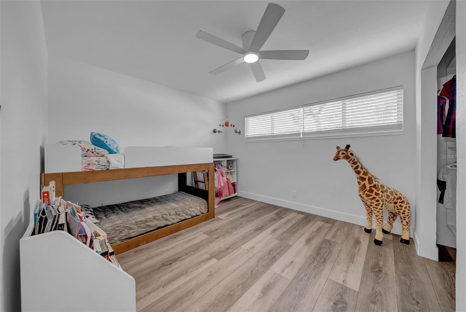 Image 17 of 31 For 5548 Dartmouth Avenue N