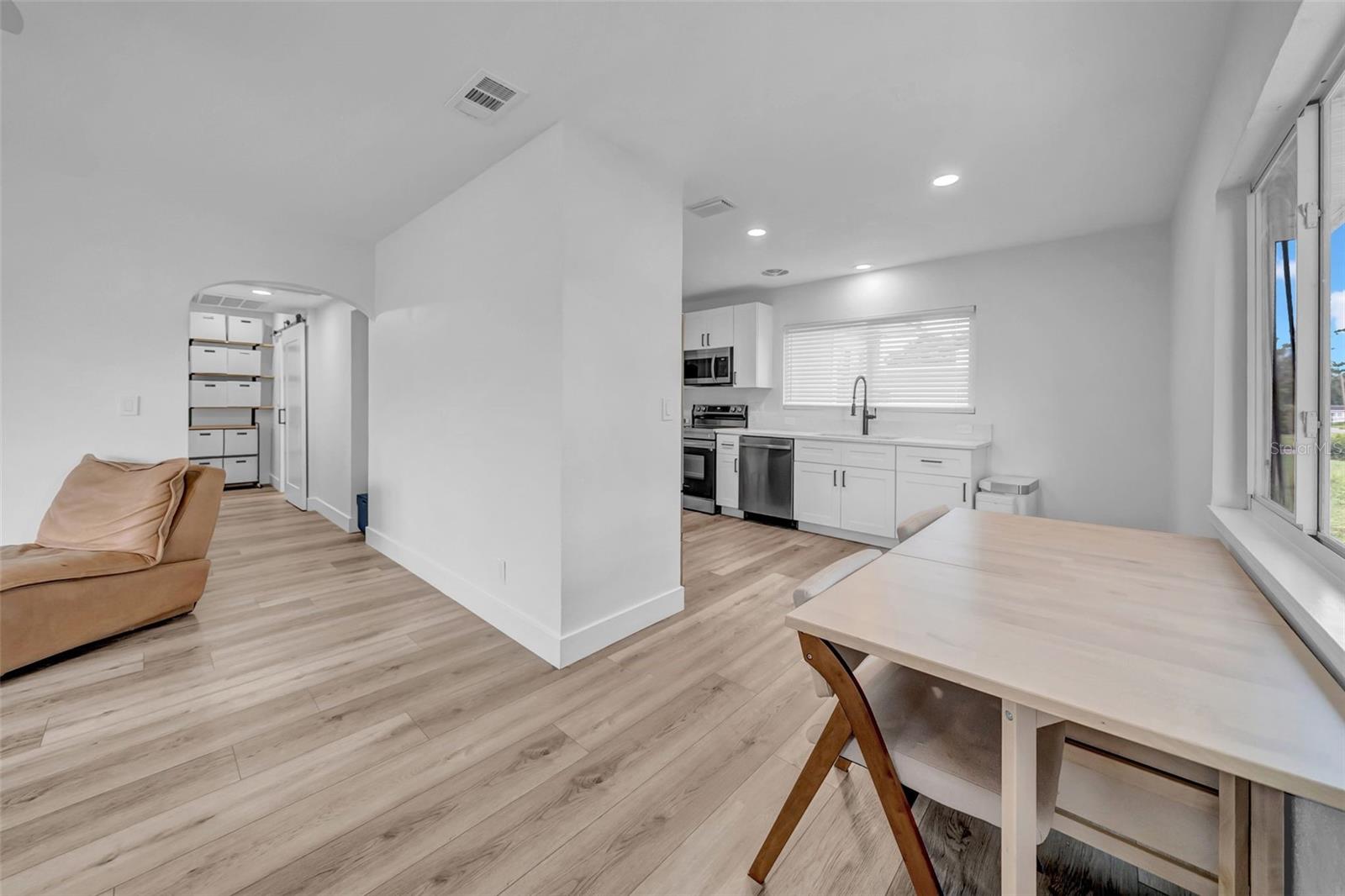 Image 6 of 31 For 5548 Dartmouth Avenue N