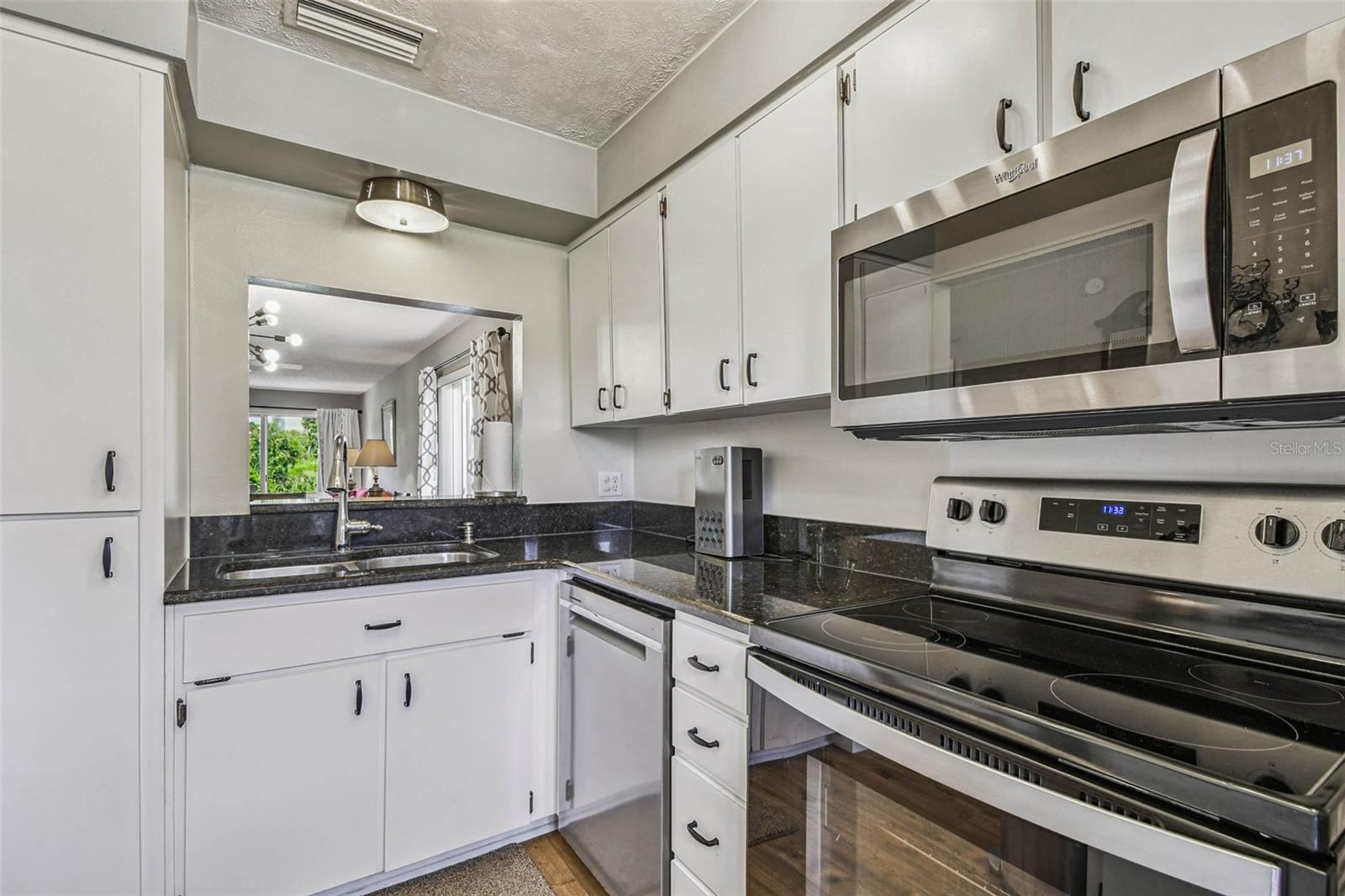 Image 16 of 70 For 3841 Trophy Boulevard 3841
