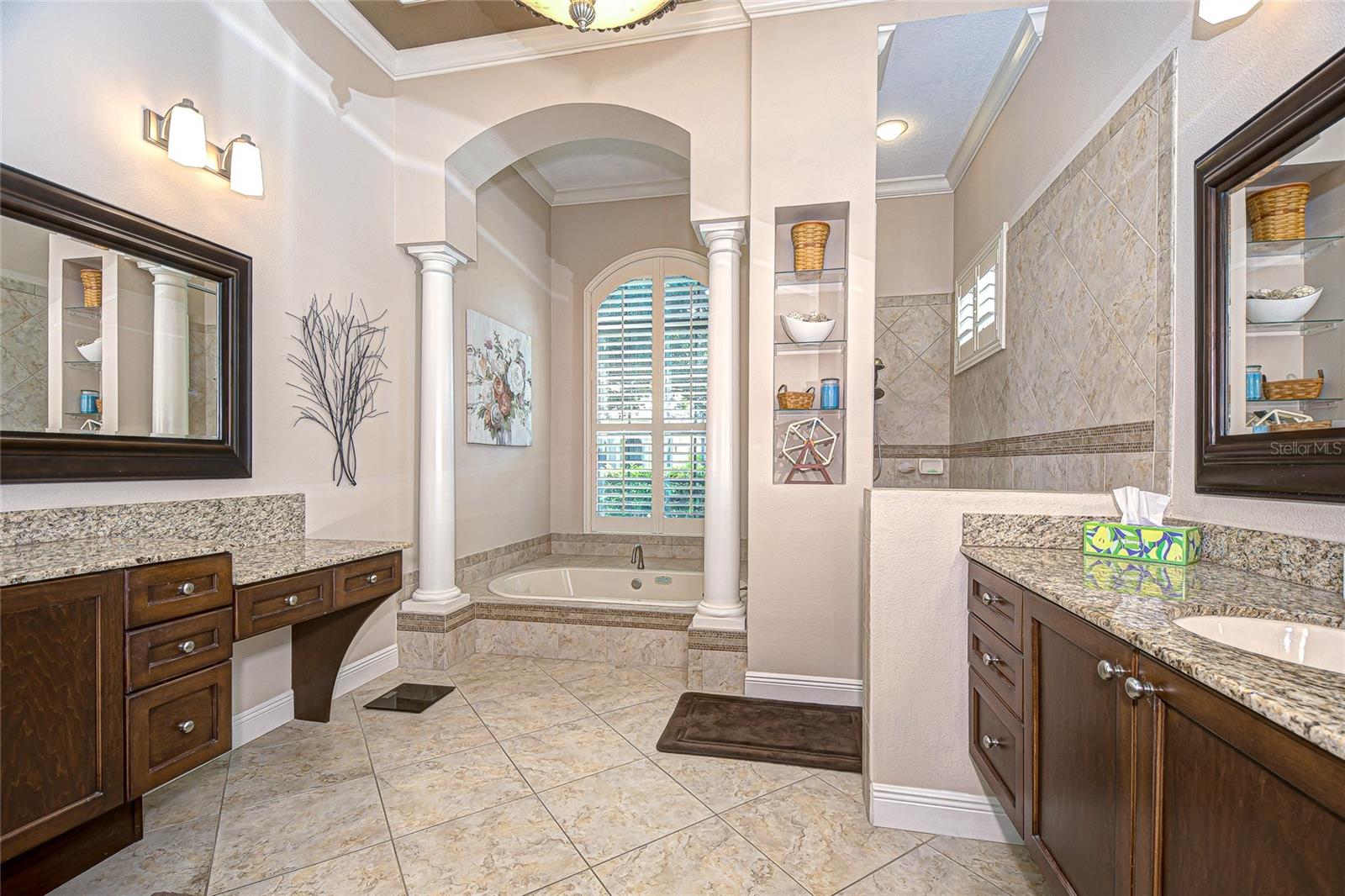 Image 25 of 43 For 21327 Lake Vienna Drive