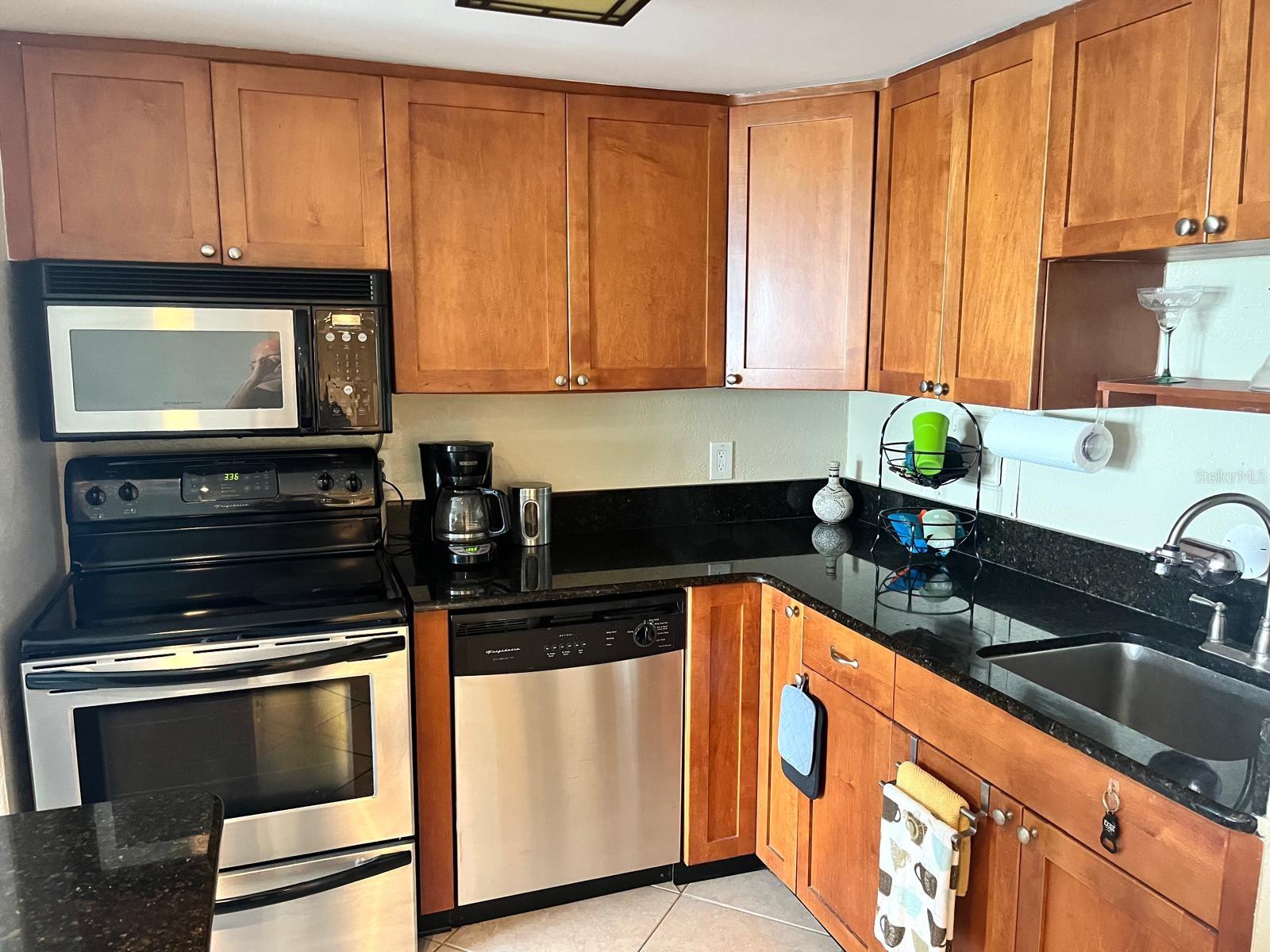 Image 4 of 57 For 880 Mandalay Avenue N1002