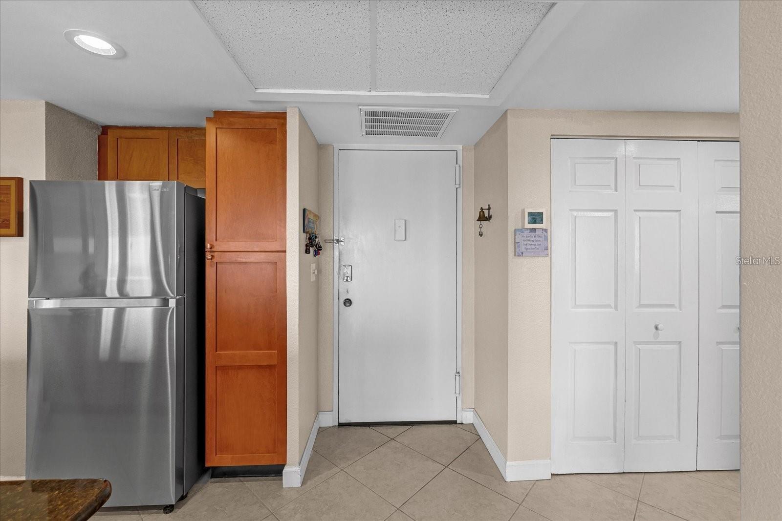 Image 6 of 57 For 880 Mandalay Avenue N1002