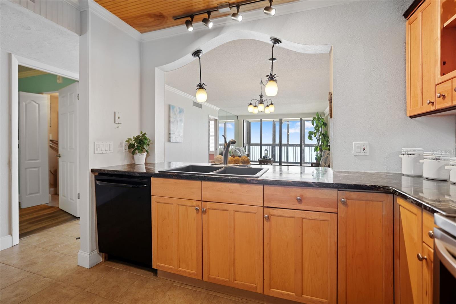 Image 10 of 58 For 18304 Gulf Boulevard 217