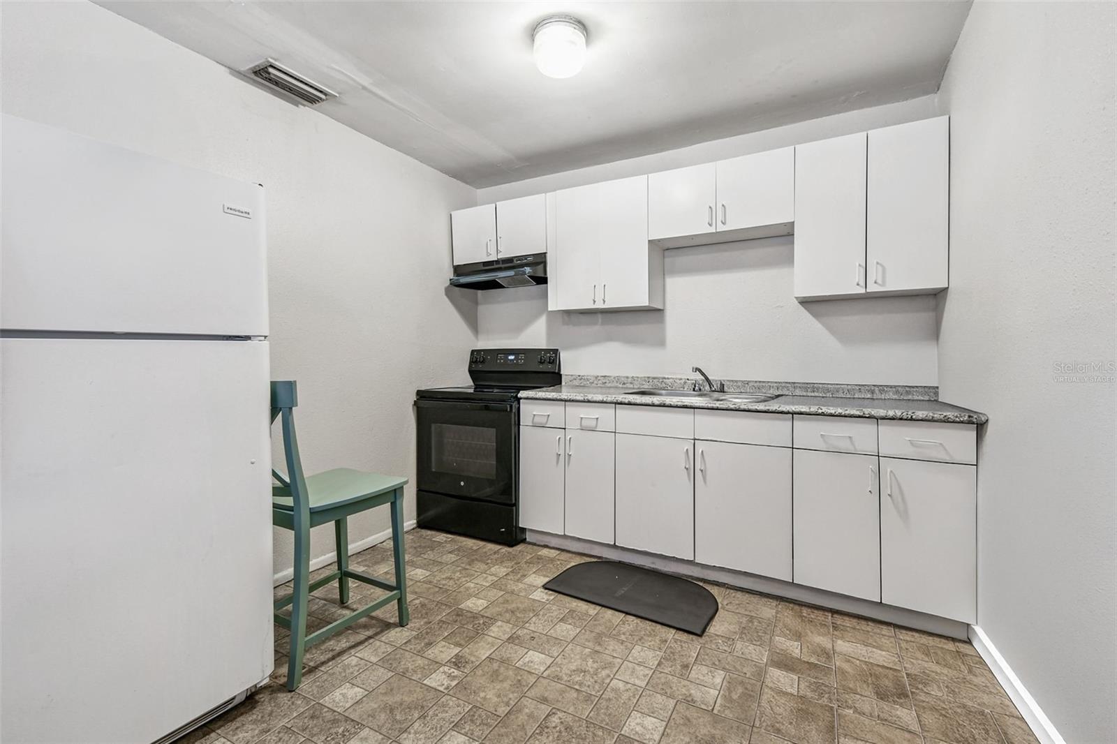 Image 4 of 16 For 2711 25th Avenue