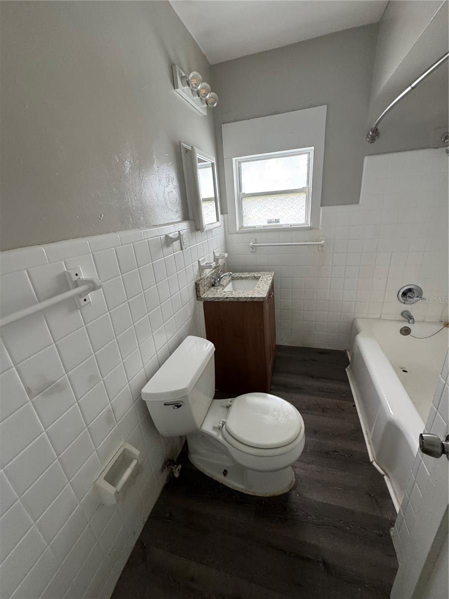 Image 11 of 21 For 200 24th Street S