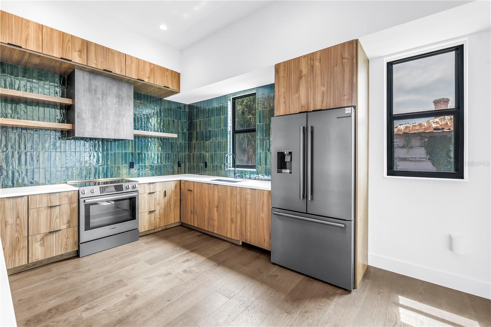 Image 11 of 72 For 409 Oak Avenue 9