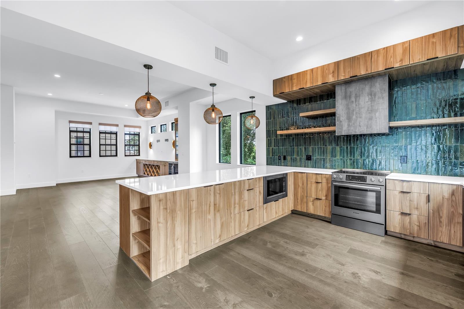 Image 12 of 72 For 409 Oak Avenue 9