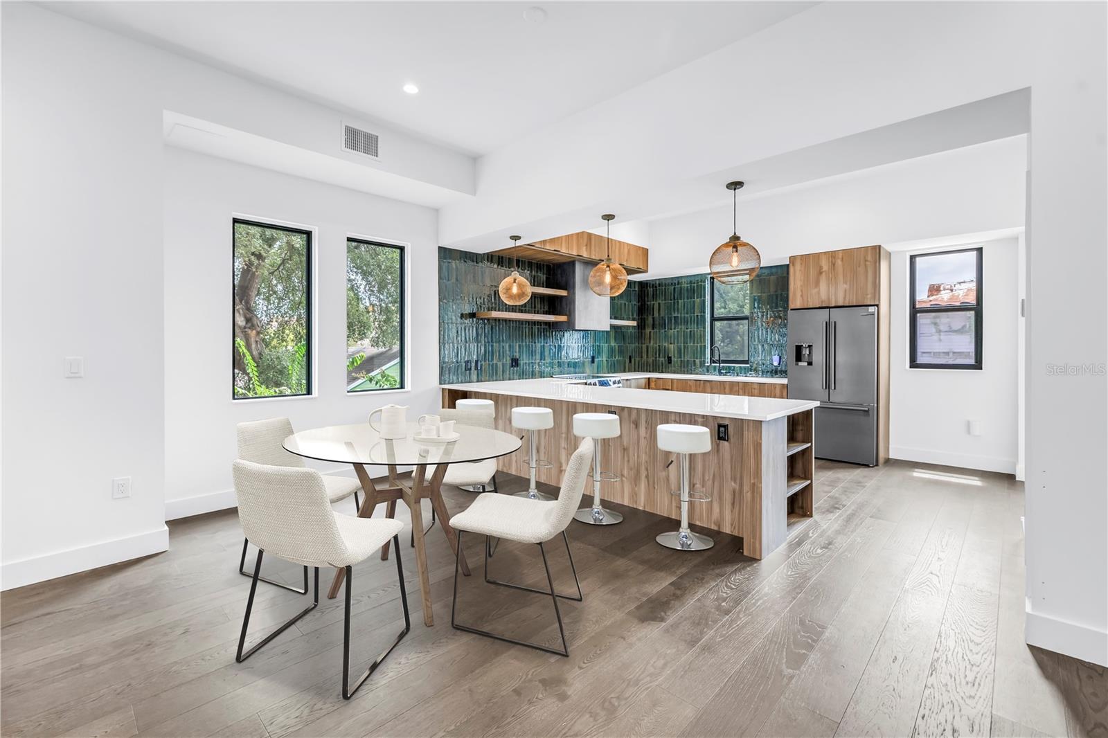 Image 15 of 72 For 409 Oak Avenue 9