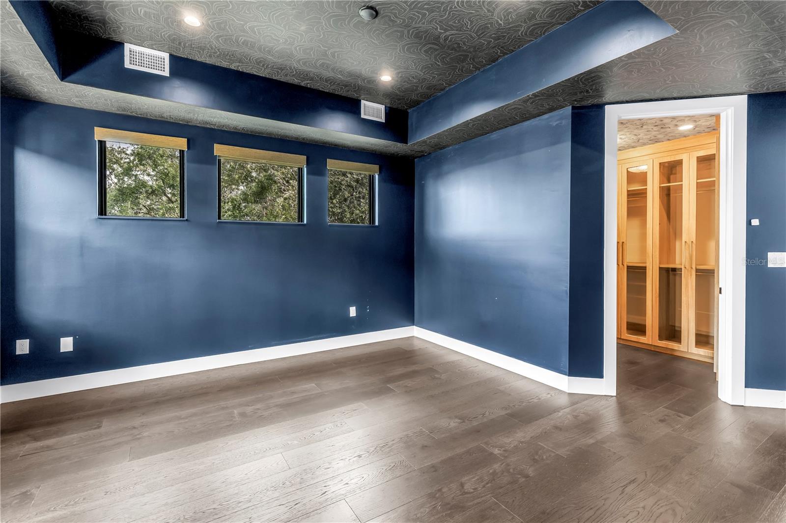 Image 38 of 72 For 409 Oak Avenue 9