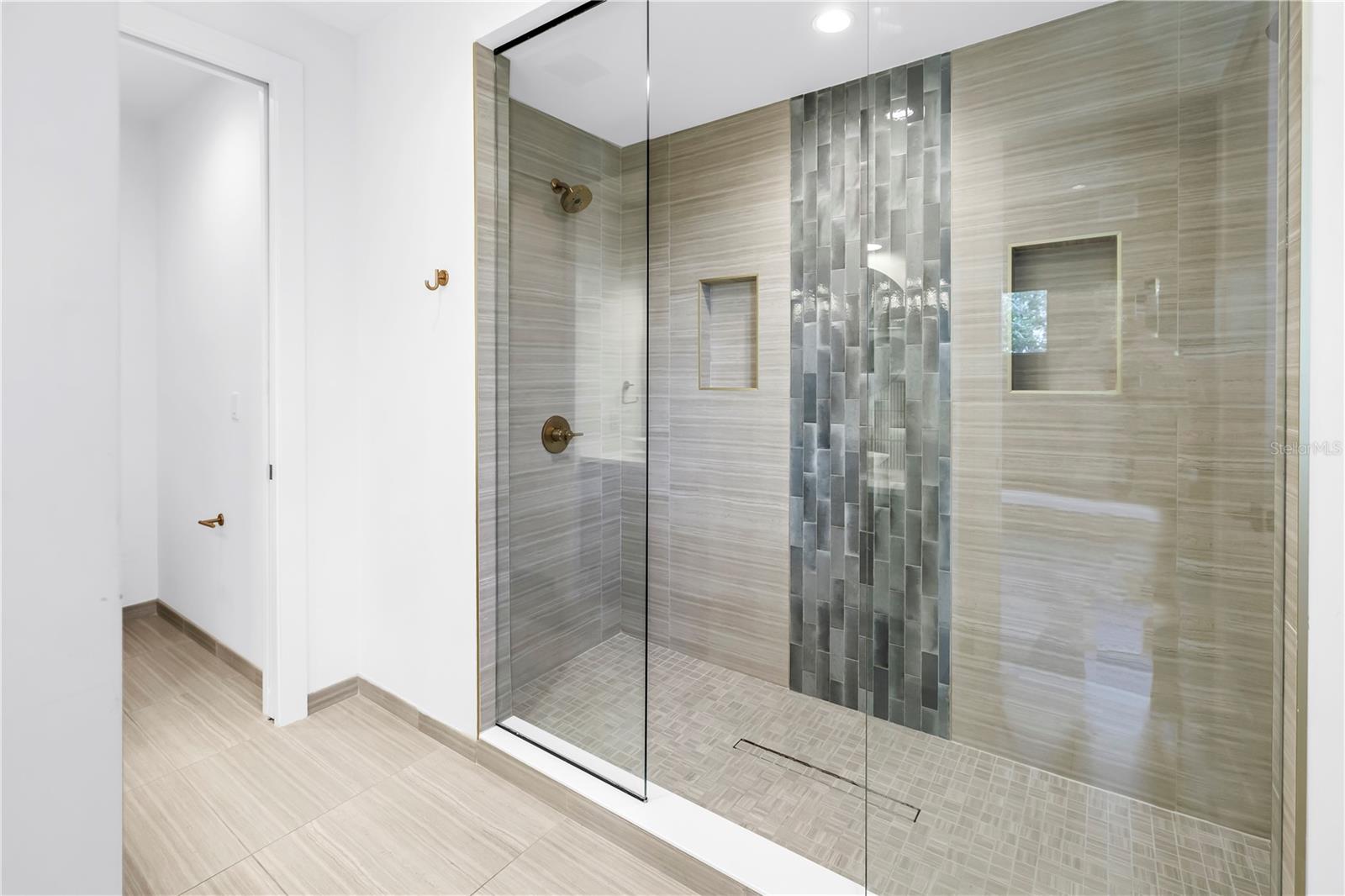 Image 41 of 72 For 409 Oak Avenue 9