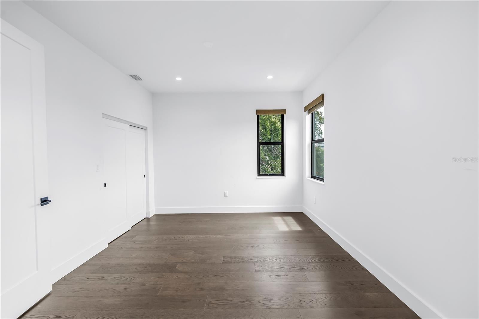 Image 50 of 72 For 409 Oak Avenue 9