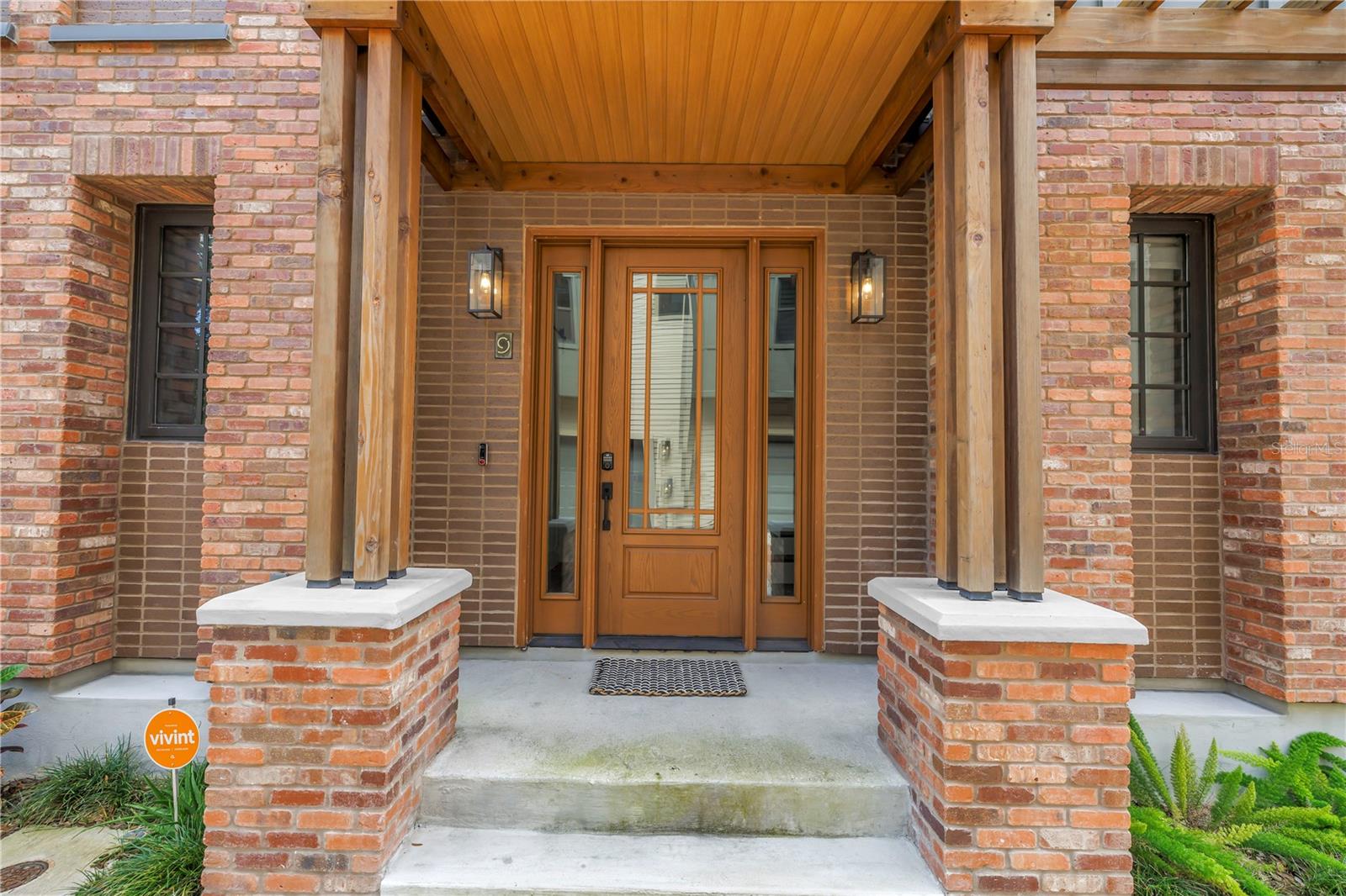 Image 7 of 72 For 409 Oak Avenue 9