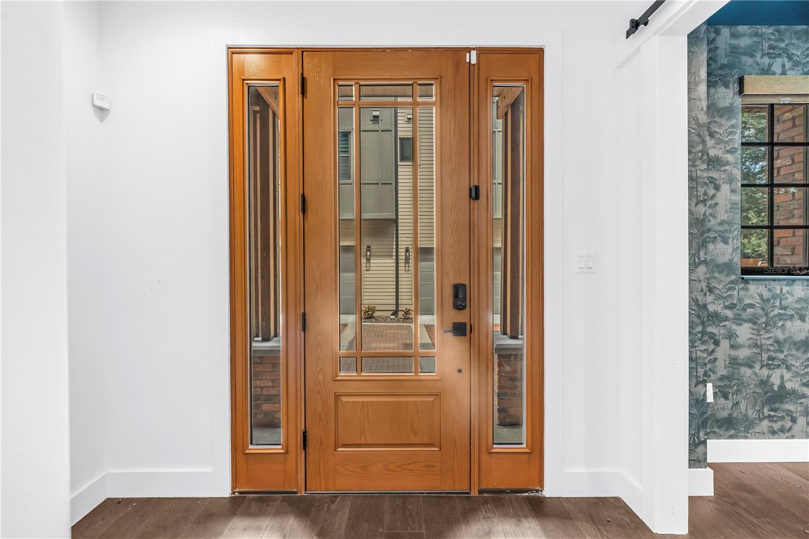 Image 8 of 72 For 409 Oak Avenue 9