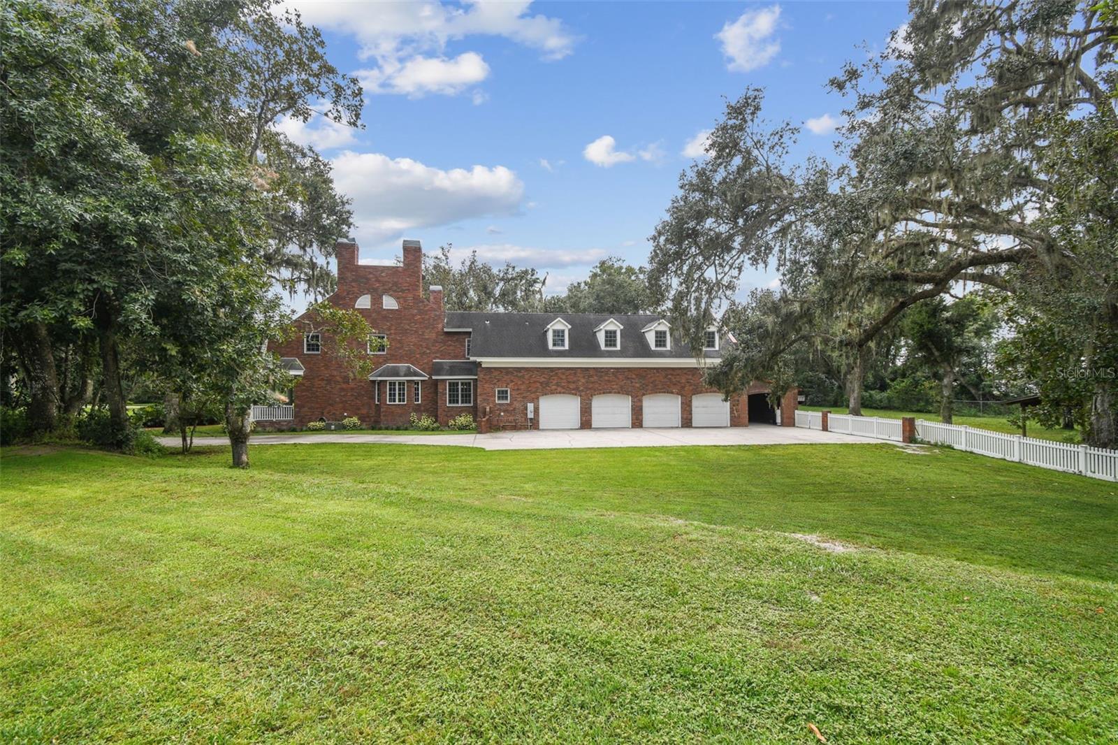 Image 6 of 71 For 2906 Pemberton Creek Drive