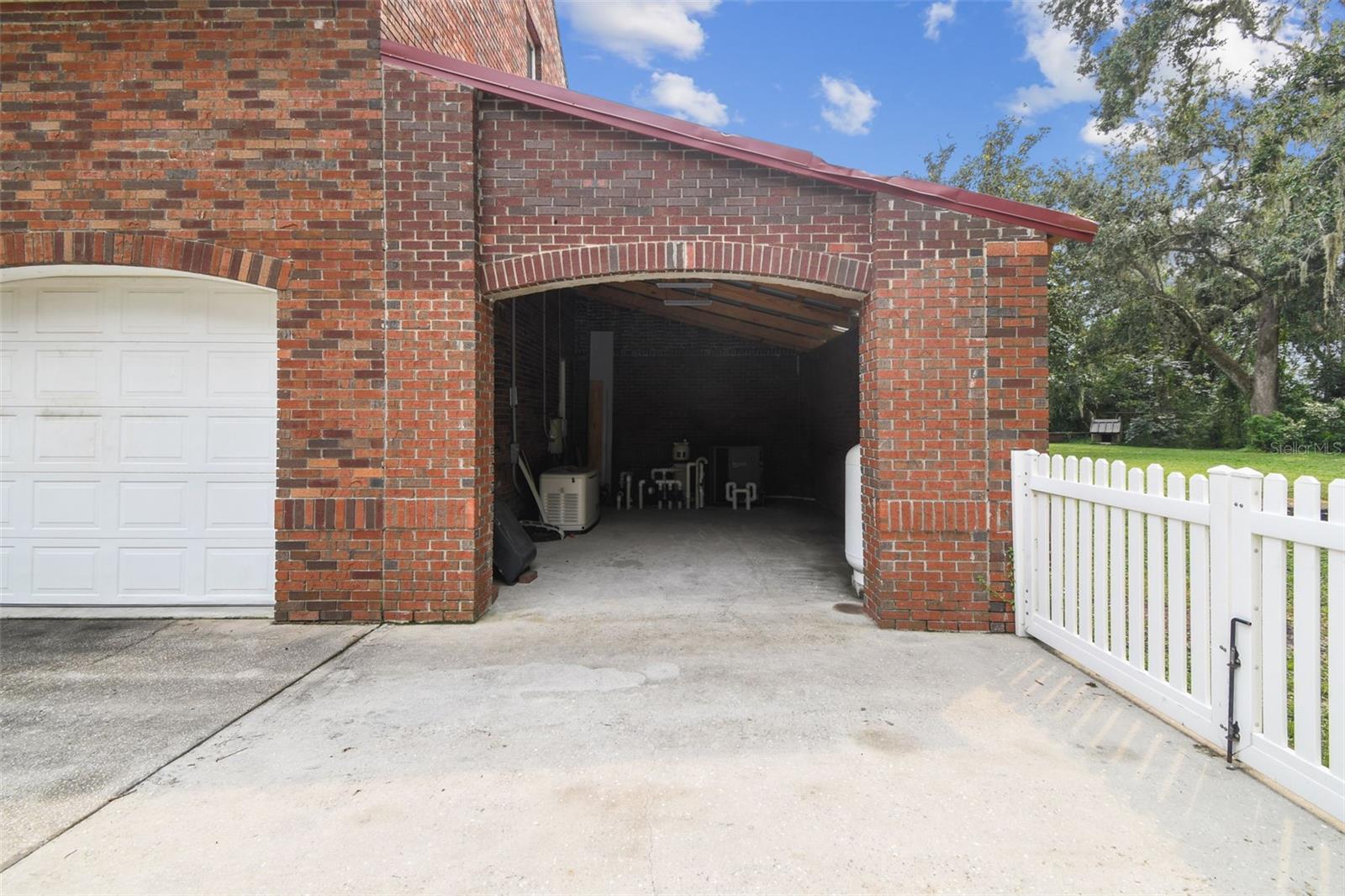 Image 8 of 71 For 2906 Pemberton Creek Drive
