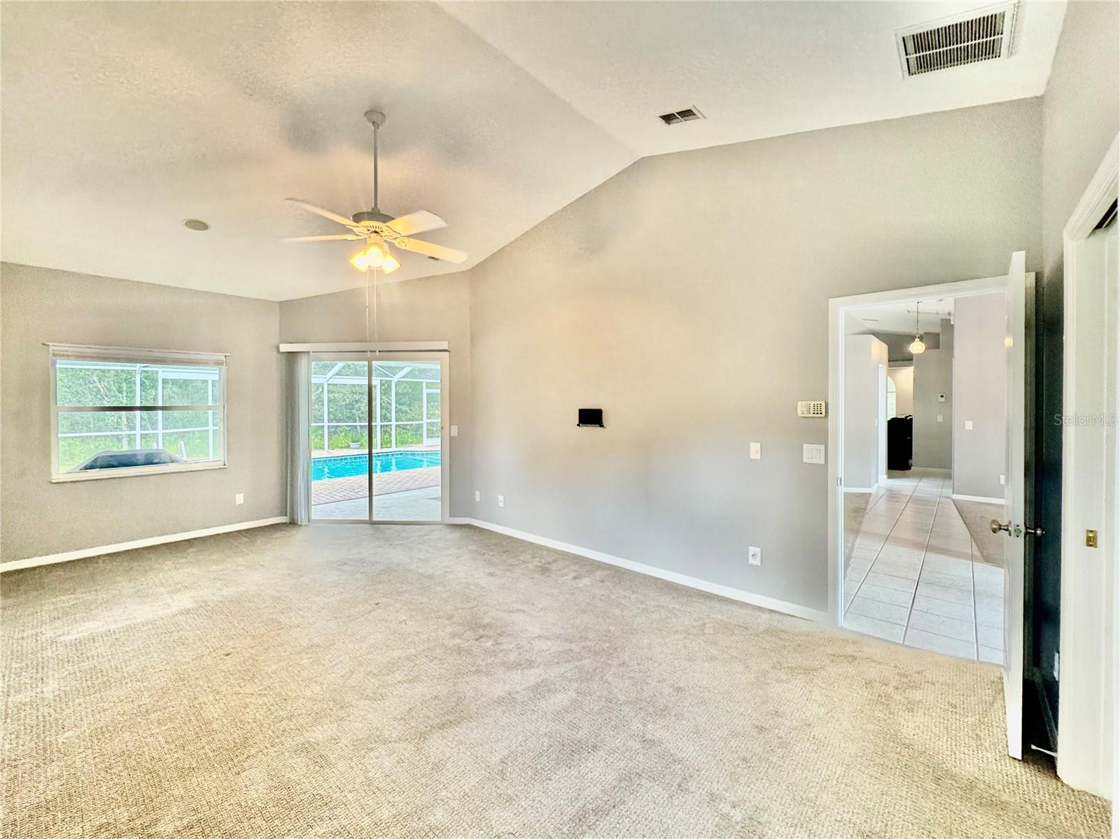 Listing photo id 9 for 10 Euphorbia Court
