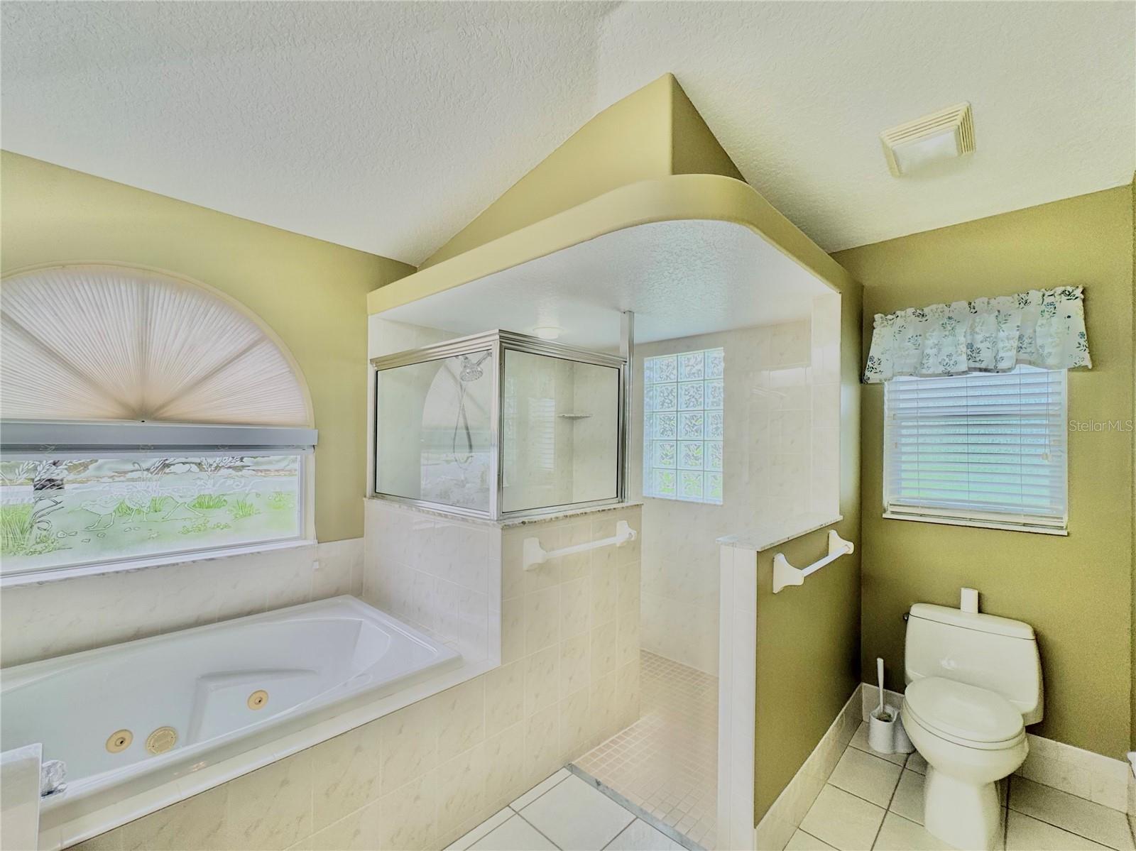 Listing photo id 14 for 10 Euphorbia Court