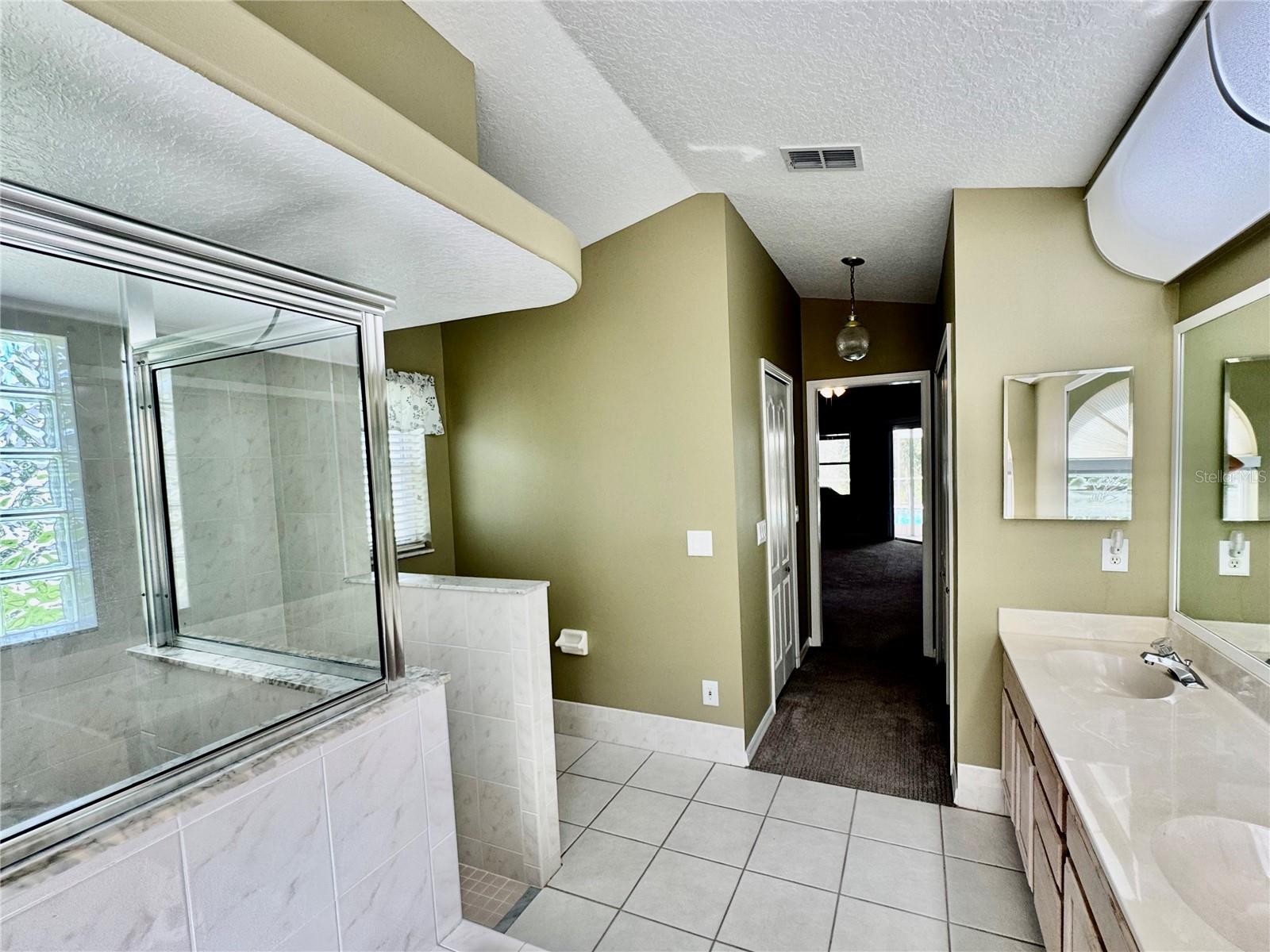 Listing photo id 17 for 10 Euphorbia Court