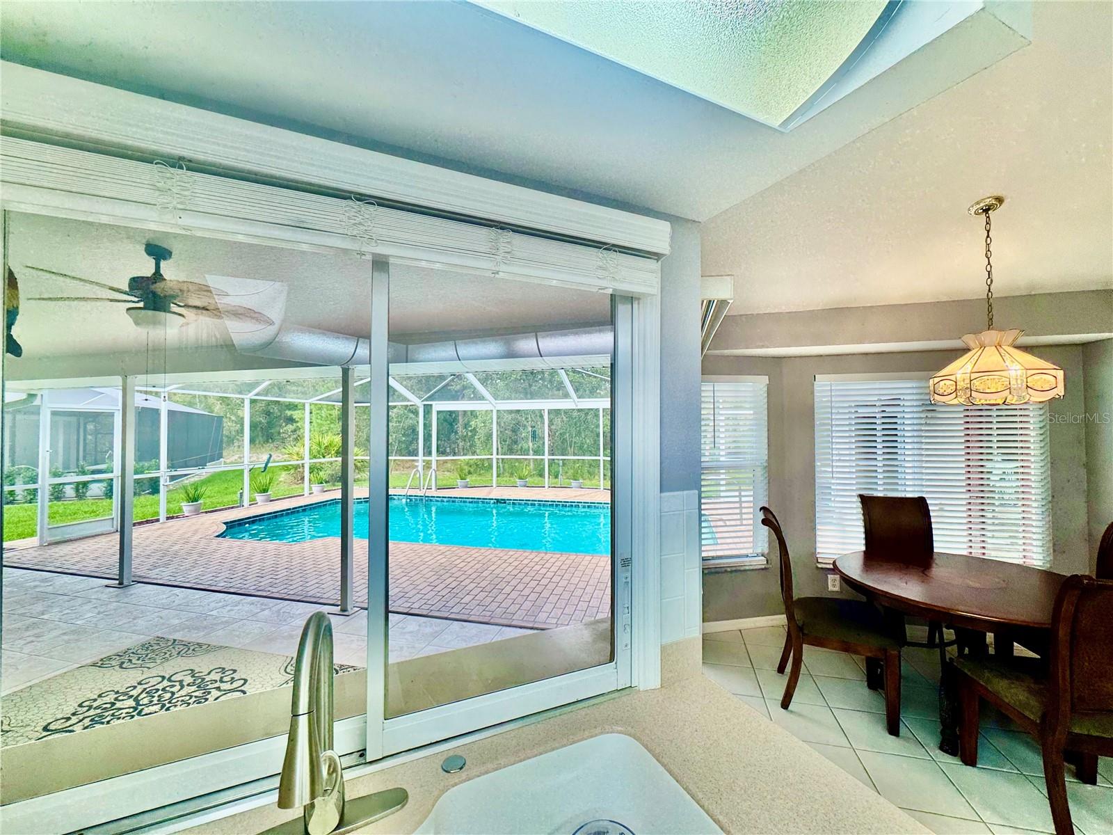 Listing photo id 21 for 10 Euphorbia Court