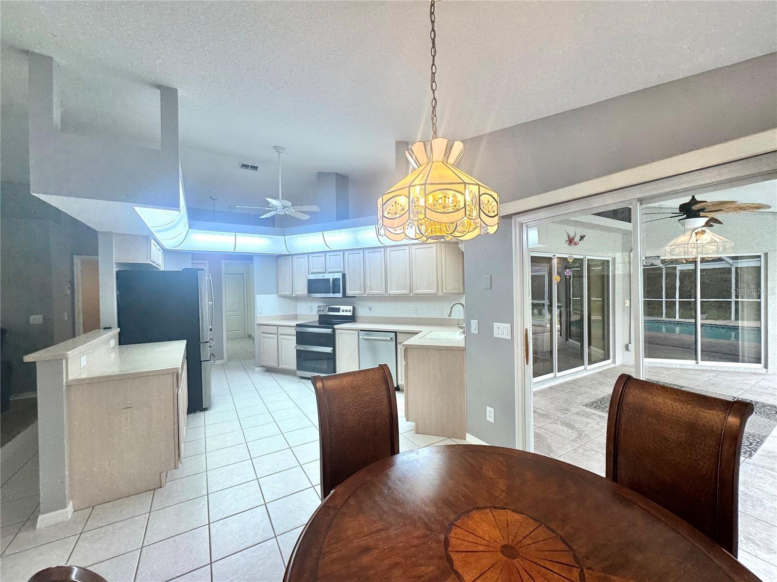 Listing photo id 22 for 10 Euphorbia Court